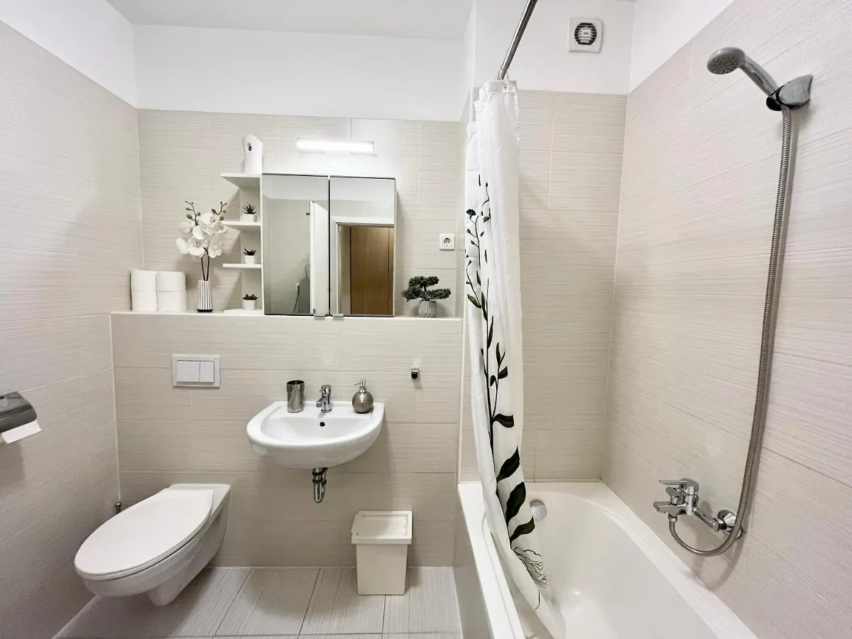The Prince'S Neighbour Apartment Budapest With Free Garage Hungary