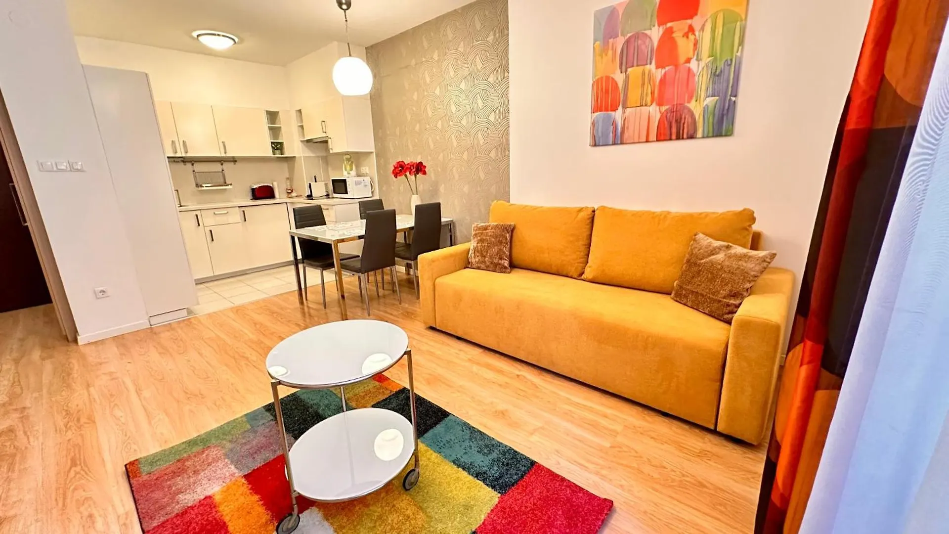 The Prince'S Neighbour Apartment Budapest With Free Garage