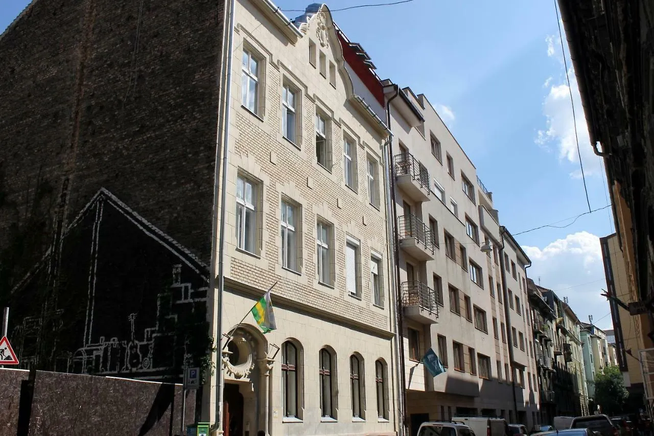 The Prince'S Neighbour Apartment Budapest With Free Garage Hungary